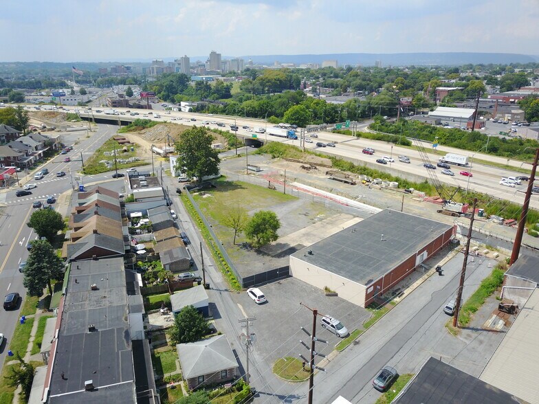 More Photos Of 916 S 18th St, Harrisburg Warehouse For Lease