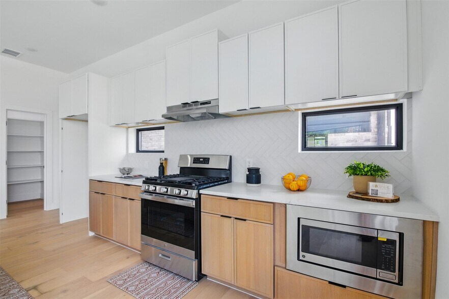 More Photos Of 426-430 E 8th St, Dallas Apartments For Sale