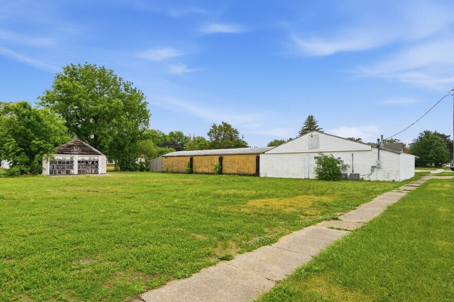 More Photos Of 305 1st st, Alpha Restaurant For Sale
