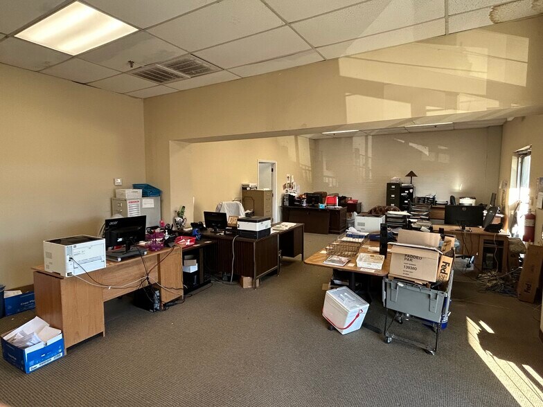 More Photos Of 825 Old Airport Rd, Greenville Light Distribution For Sale