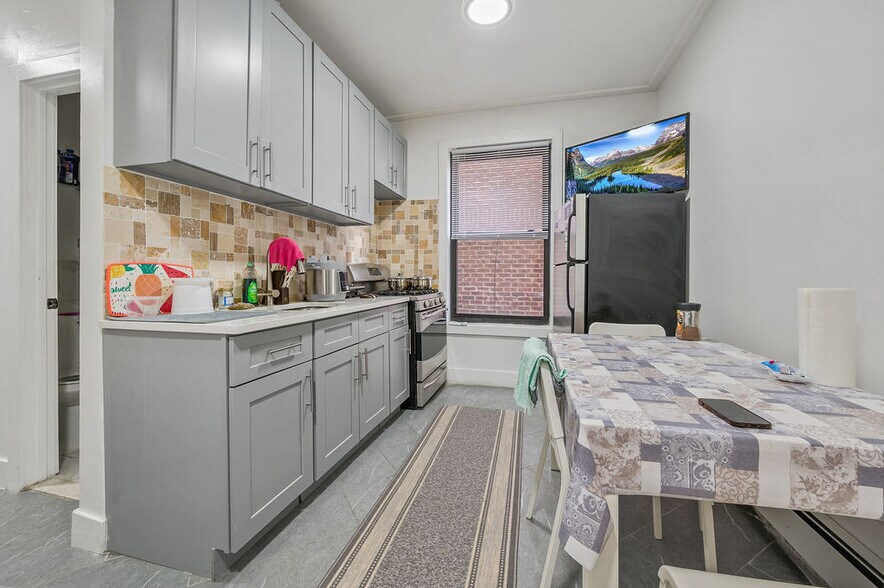 More Photos Of 2337 Bath Ave, Brooklyn Flex For Sale