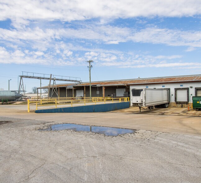 More Photos Of 1700 E Quarter Rd, Siloam Springs Manufacturing For Lease