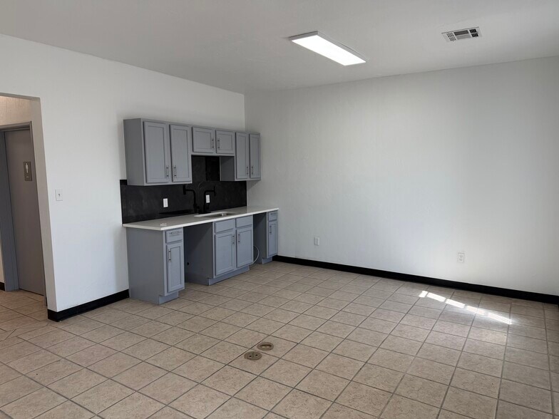 More Photos Of 3900 Valley Park Dr, El Reno Warehouse For Sale