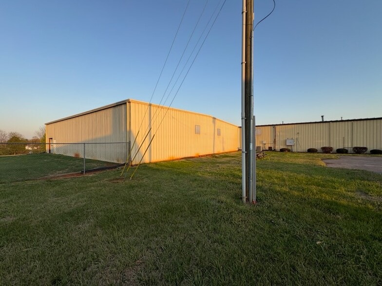 More Photos Of 342 Wilson Dr, Fallston Distribution For Sale