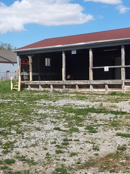 More Photos Of 510 First St, London Warehouse For Lease