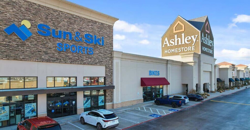 More Photos Of 25415 N I-45, Spring Unknown For Sale