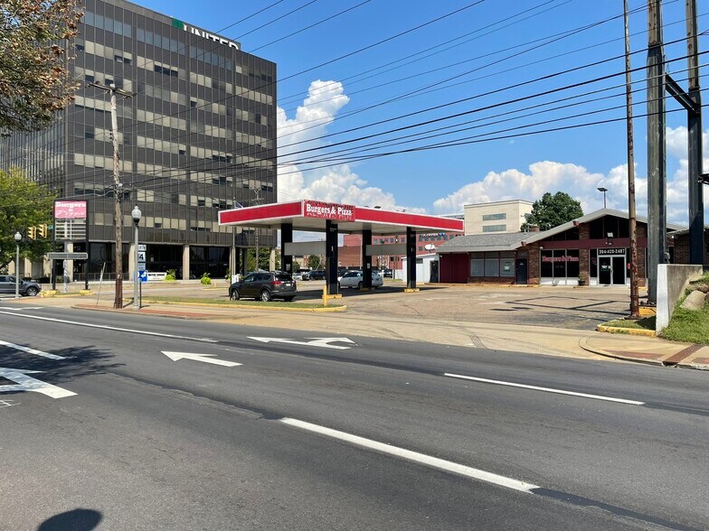 More Photos Of 500 Avery St, Parkersburg Service Station For Sale