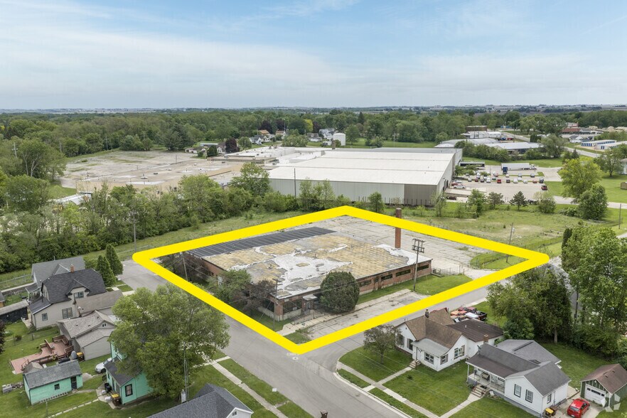 More Photos Of 947 E Clinton St, Freeport Warehouse For Sale