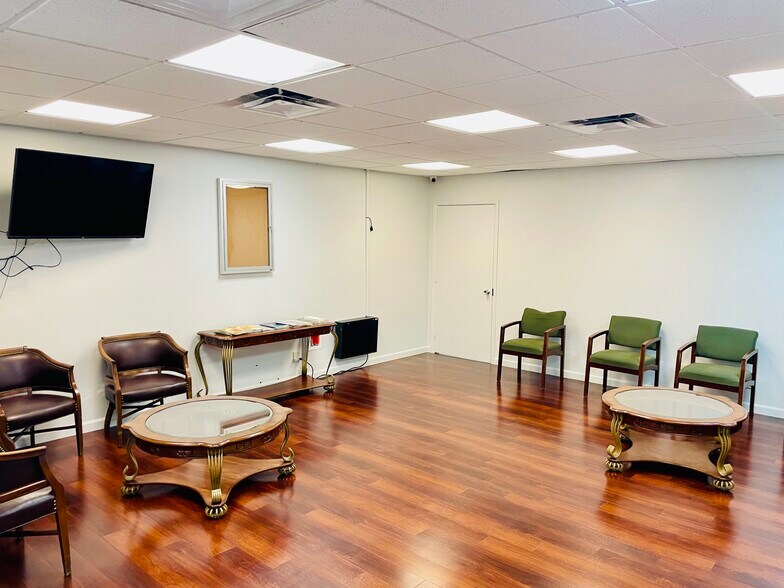 More Photos Of 2201 NE 52nd St, Lighthouse Point Medical For Sale