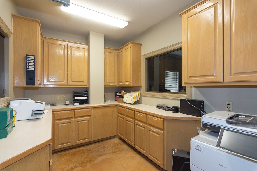 More Photos Of 2520 W Highway 290, Dripping Springs Light Manufacturing For Sale