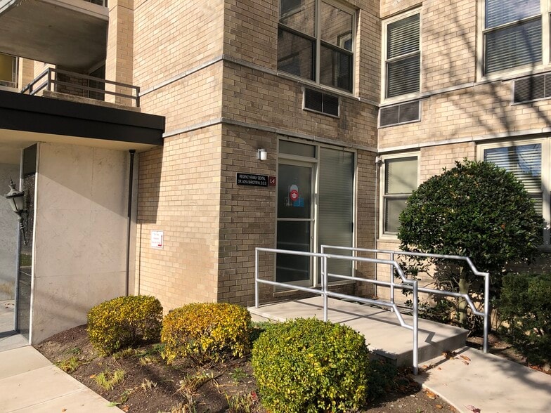 More Photos Of 1 Strawberry Hill Ct, Stamford Apartments For Sale