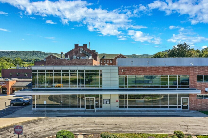 More Photos Of 21 Laurel Ave, Cornwall Medical For Lease