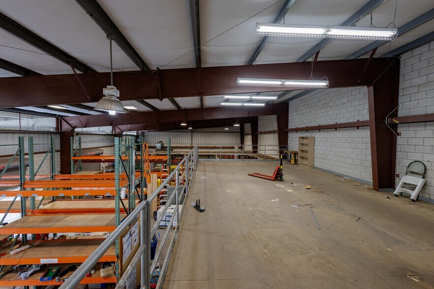 More Photos Of 99-1392 Koaha Pl, Honolulu Warehouse For Sale