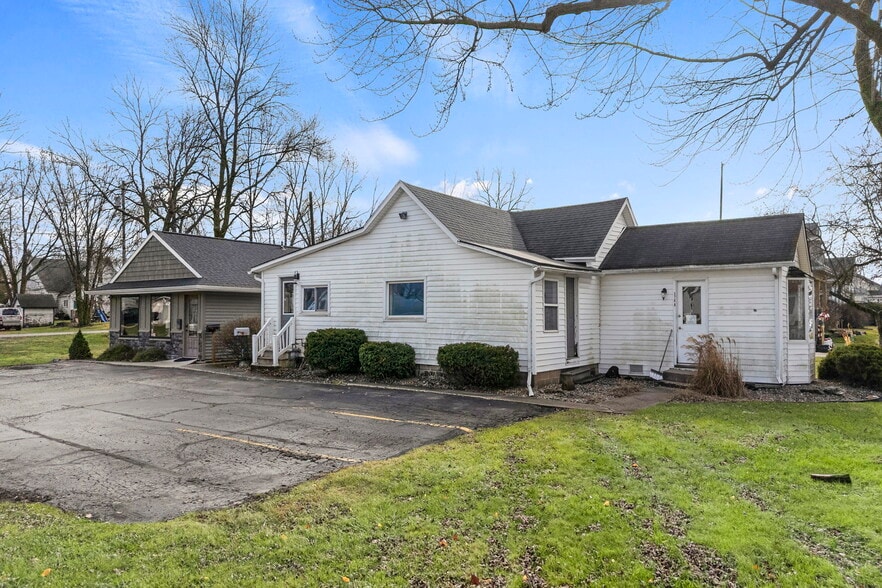 More Photos Of 207 W North St, Columbia City Office Residential For Sale