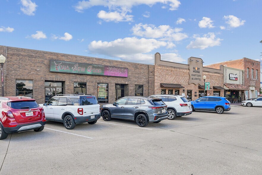 More Photos Of 109-111 S Main St, Irving Restaurant For Sale