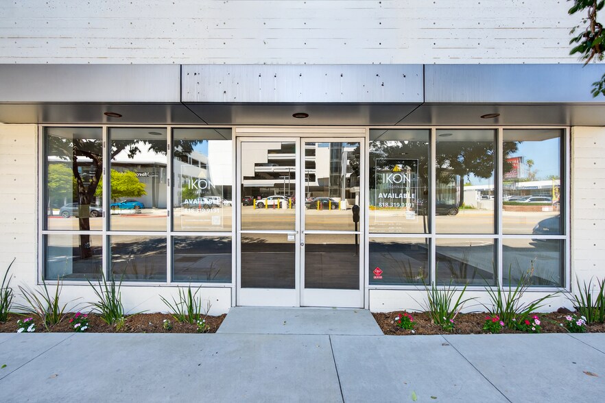 More Photos Of 16710 Ventura Blvd, Encino Apartments For Lease