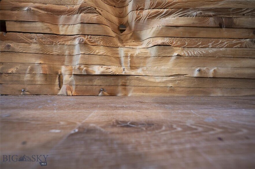 More Photos Of 924 E Park St, Livingston Apartments For Sale