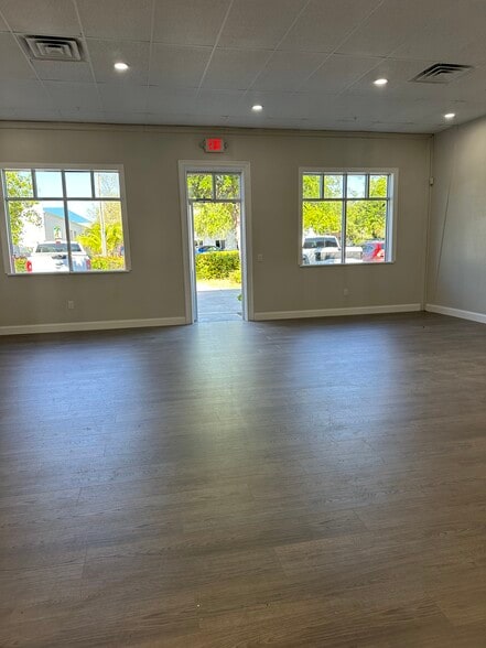 More Photos Of 28631 N Diesel Dr, Bonita Springs Light Manufacturing For Lease