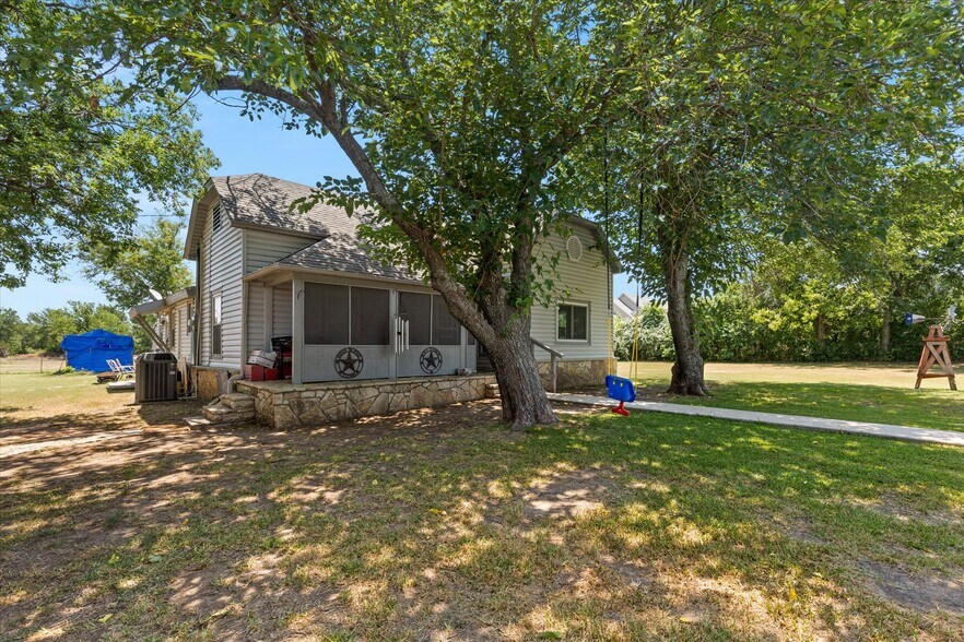 More Photos Of 725 Holmes Dr, Granbury Auto Repair For Sale