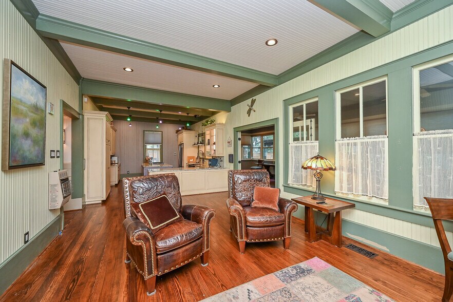 More Photos Of 315 Cedar St, New Ulm Specialty For Sale