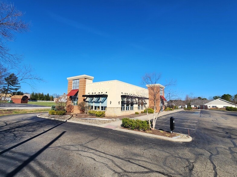 Primary Photo Of 4118 State Route 43, Kent Fast Food For Lease