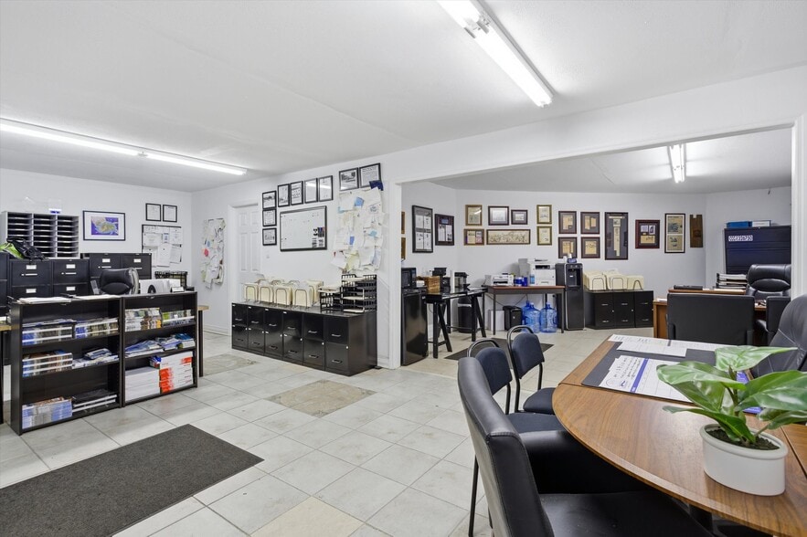 More Photos Of 22790 S Dixie Hwy, Miami Showroom For Lease
