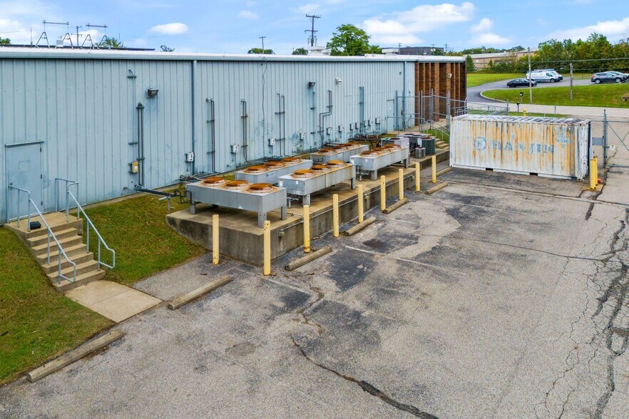 More Photos Of 2800 Diode Ln, Louisville Warehouse For Lease