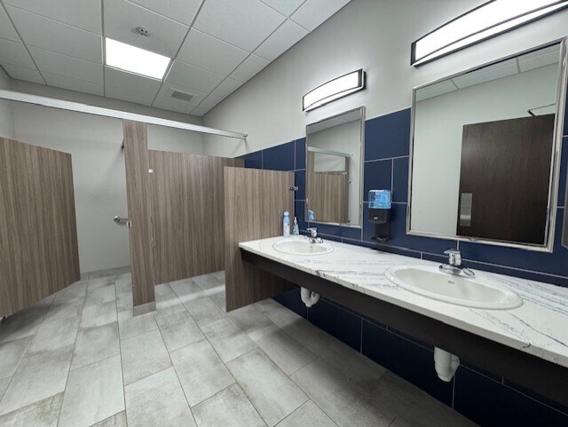 More Photos Of 2006 N Church St, Greensboro Medical For Lease