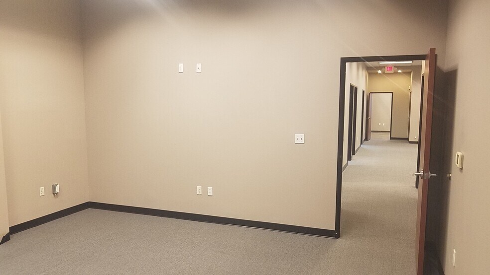 More Photos Of 375 N Stephanie St, Henderson Office For Lease