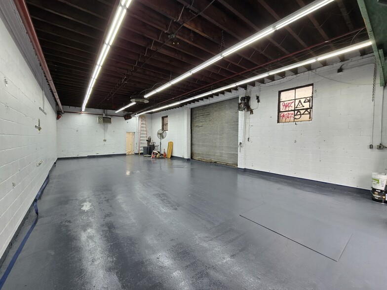 More Photos Of 372 Ten Eyck St, Brooklyn Warehouse For Lease