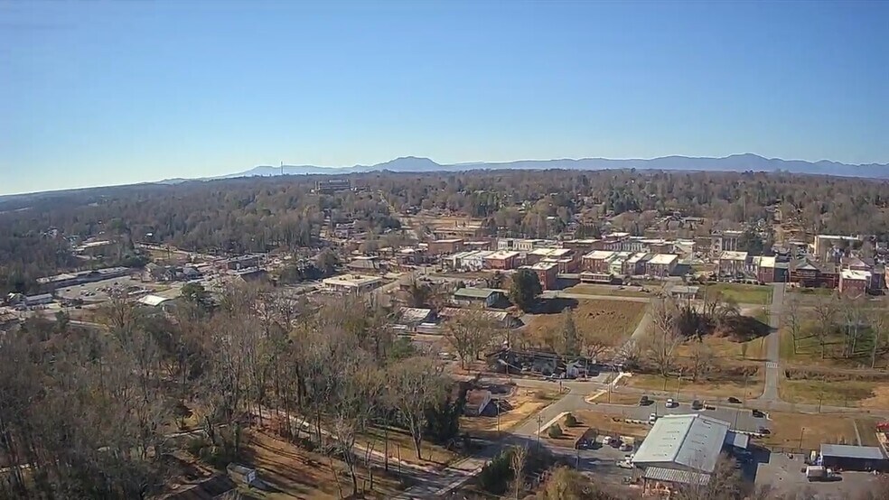 More Photos Of 198 Cowan St, Rutherfordton Apartments For Sale