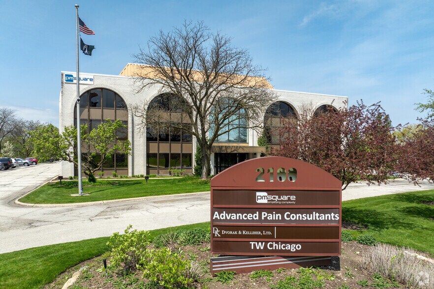 More Photos Of 2100 Clearwater Dr, Oak Brook Medical For Lease