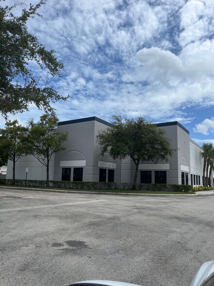 Primary Photo Of 11341-11491 Interchange Cir S, Miramar Industrial For Lease