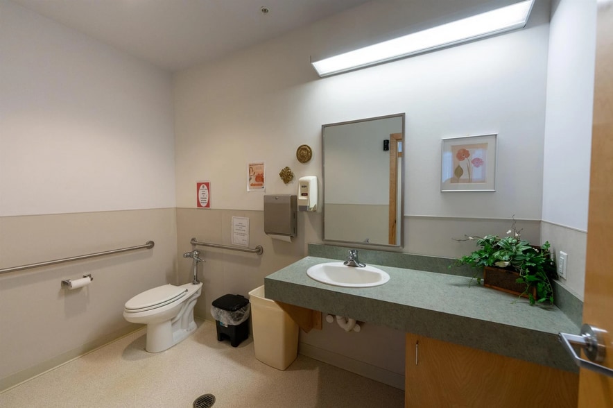 More Photos Of 215 Smelter Ave NE, Great Falls Office For Sale