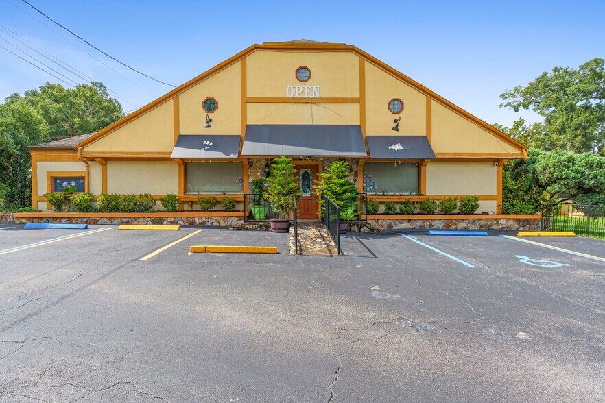 More Photos Of 4630 US Highway 17, De Leon Springs Restaurant For Sale