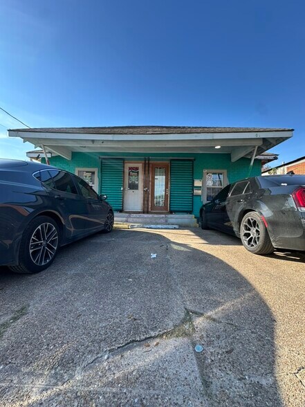 More Photos Of 304 S Lockwood Dr, Houston Storefront Retail Office For Lease