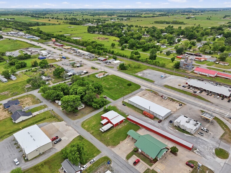 More Photos Of 113 S Wilder St, Chouteau General Retail For Sale