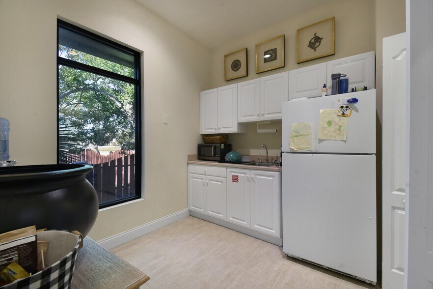 More Photos Of 509 Anastasia Blvd, Saint Augustine Loft Creative Space For Lease