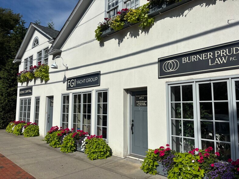 More Photos Of 126-130 N Main St, East Hampton Office For Lease