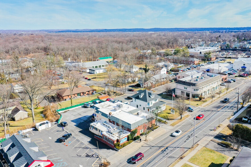 More Photos Of 262 Main St, Madison Veterinarian Kennel For Lease