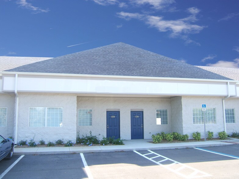 More Photos Of 1035-1053 E Brandon Blvd, Brandon Office For Lease