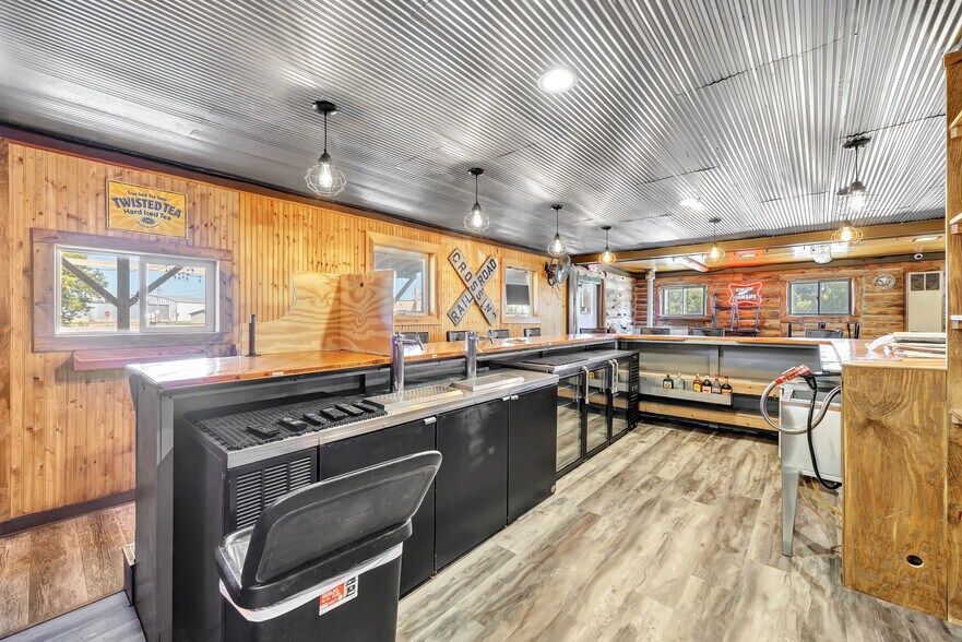 More Photos Of 621 Bissell St, White Lake Restaurant For Sale