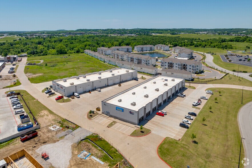 More Photos Of 3412 W 114th St, Jenks Light Distribution For Lease