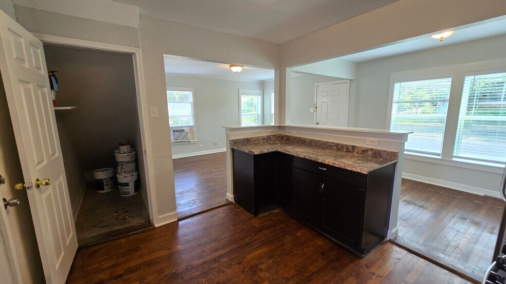 More Photos Of 261 Claremont Ave, San Antonio Multifamily For Sale