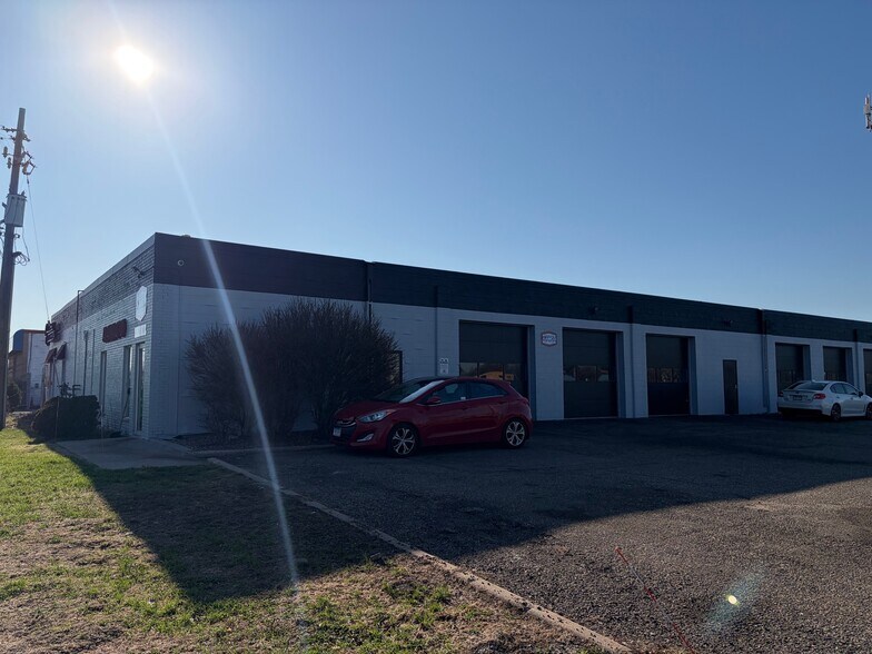 More Photos Of 960 Osborne Rd NE, Fridley Auto Repair For Lease