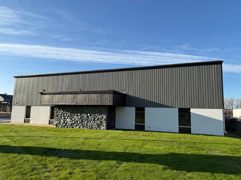 More Photos Of 1850 Velp Ave, Howard Warehouse For Lease