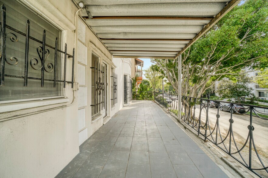 More Photos Of 728 S Genesee Ave, Los Angeles Apartments For Sale