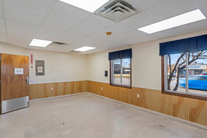 More Photos Of 9380 Forestwood Ln, Manassas Office For Lease
