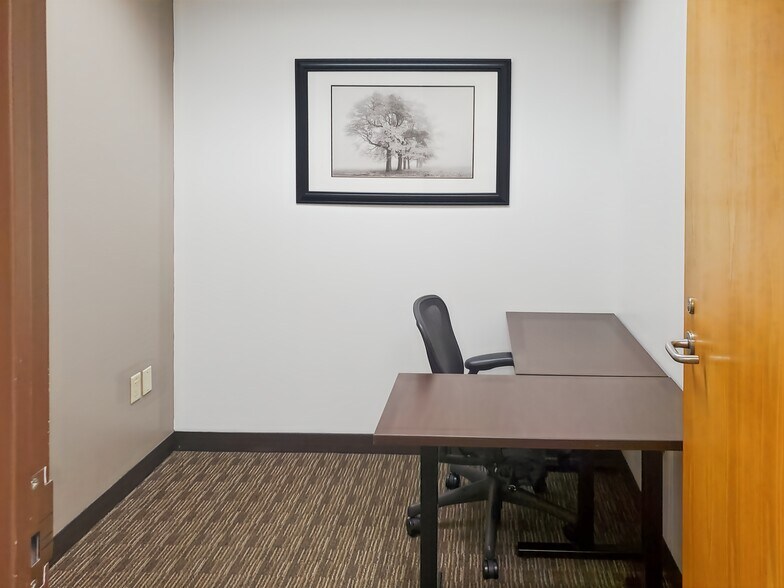 More Photos Of 8875 Hidden River Pkwy, Tampa Coworking Space