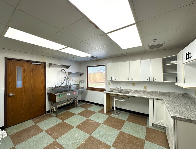 More Photos Of 136 Heid Ave, Dayton Rehabilitation Center For Sale